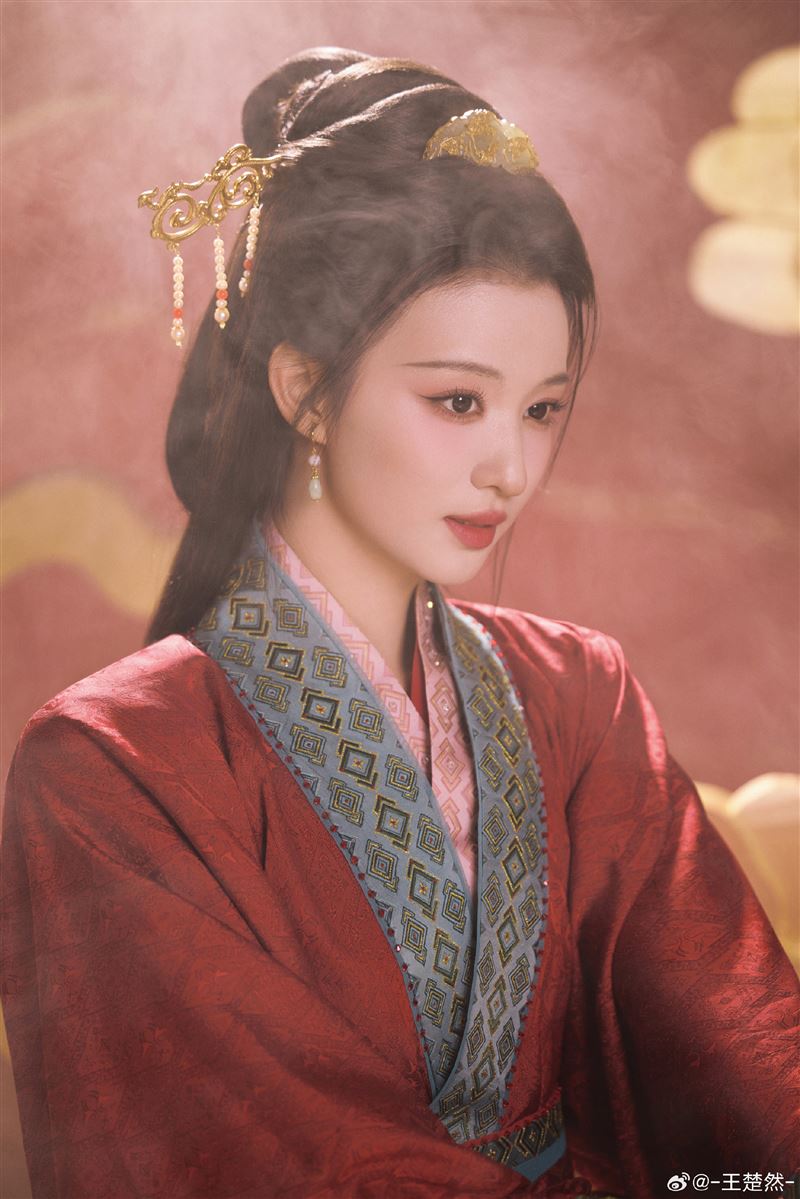 王楚然在央視春晚舞台上，20秒的鏡頭被網友封為「最美的一幕」。（圖／翻攝自微博）