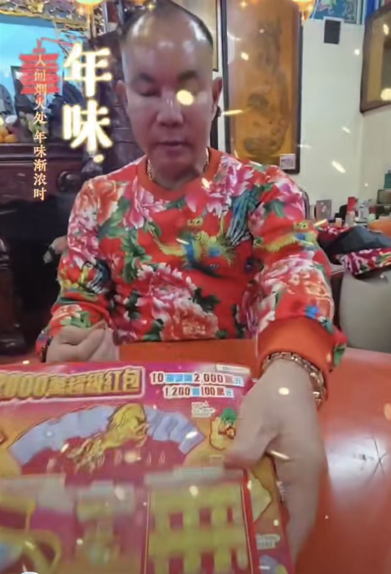 吊車大王開刮2000元刮刮樂。（圖／翻攝自啟德機械起重工程-股公司臉書）