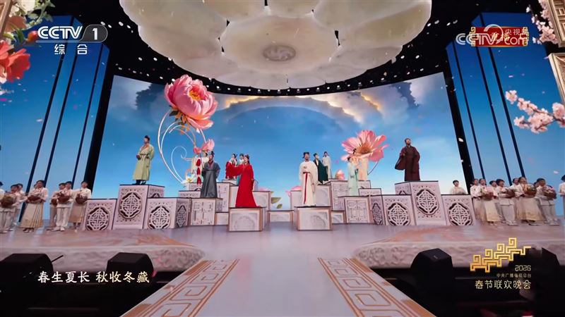 《賀花神》找來12明星扮演12花神，結合AI影像技術，是春晚最美亮點。（圖／翻攝自微博）