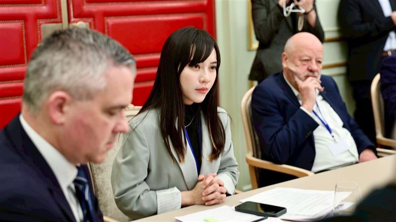 傳訊黃捷「開房間我X你」　男網友起訴