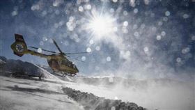 加州城堡峰雪崩10人失蹤，6人等待救援。（圖／翻攝自CBS）