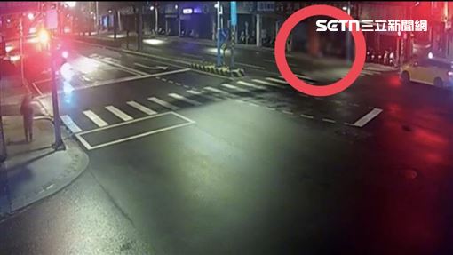 大年初二超商闖空門　竊賊狂掃70包香菸