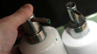 激戰完洗鴛鴦浴　她竟遭沐浴乳罐壓頭性侵