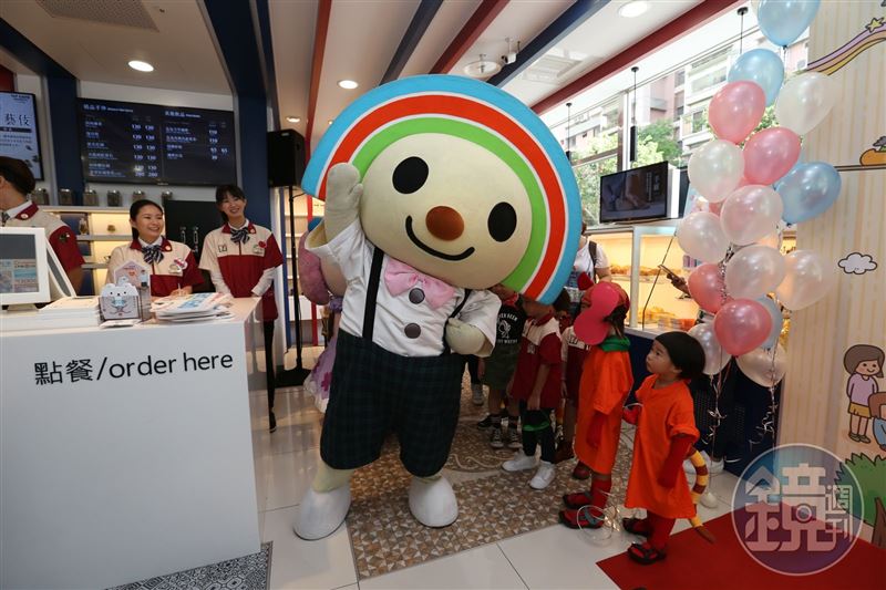 有住在台灣的日籍網友分享台灣超商攻略，其中直言7-11的吉祥物「OPEN醬」是狗，讓不少台人直呼「連我都不知道！」