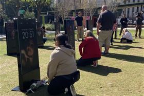 美國,手機,墓碑(圖/翻攝X平台)