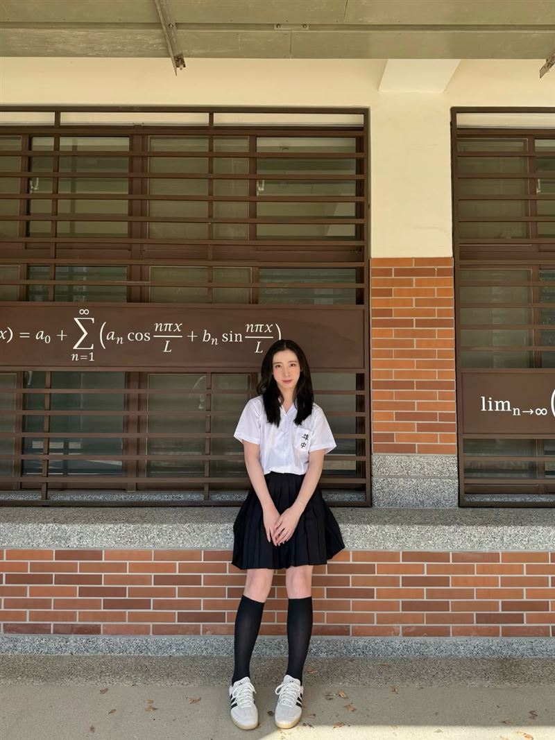 Fumi阿姨制服照滿滿青春氣息。（圖／翻攝自Fumi阿姨IG）