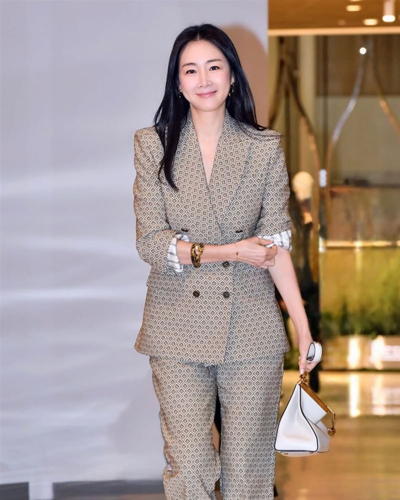 50歲崔智友保養得宜,外表十分凍齡。(圖/翻攝自崔智友IG)