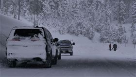 北加州太浩湖區域17日的雪崩奪走至少8條人命，為美國45年來最慘種同類事故。（圖／翻攝自X平台 @NahBabyNahNah）