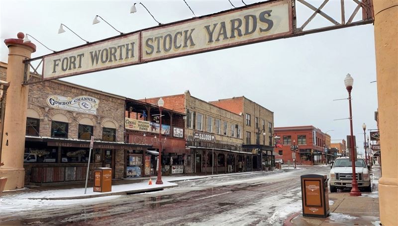 沃斯堡農貿交易中心（Stockyards），牛仔故鄉難得遇上冰天雪景。（圖／記者蕭翰弦攝影）