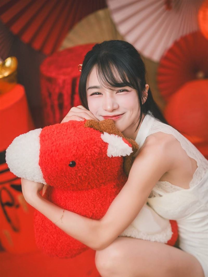 岱縈拜年。(圖/杰斯汀整合行銷提供)