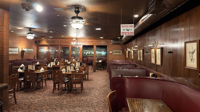 Cattlemen&rsquo;s餐廳裡頭復古的陳設保留百年風貌。（圖／記者蕭翰弦攝影）