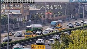 國1北向218.5公里處上午發生2輛小客車追撞事故，造成回堵。（圖／高公局提供）