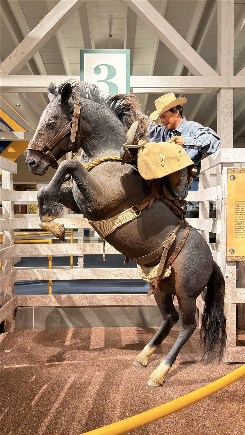 不僅是西部牛仔還包括，許多知名牛仔的雕像與珍貴資料皆在博物館內。（圖／記者蕭翰弦攝影）