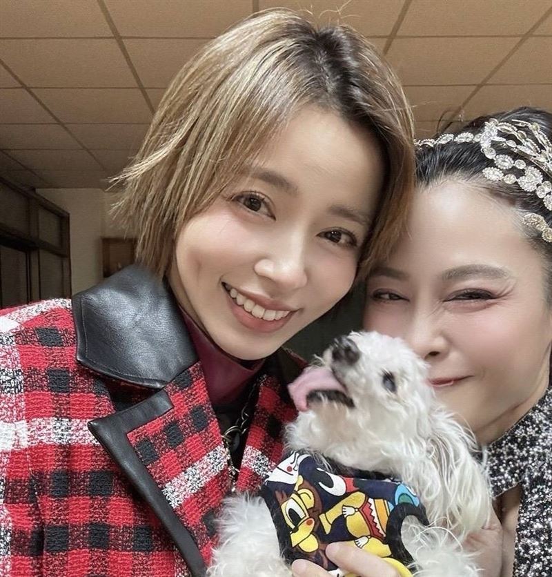 辛甘跟王瞳(左)都是動保天使。(圖/經紀人提供)