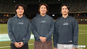 WBC台灣隊第2階段集訓，旅日投手孫易磊、古林睿煬、張峻瑋合影。（圖／記者劉彥池攝影）