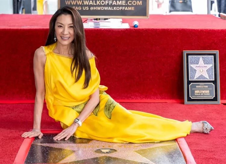 楊紫瓊在好萊塢星光大道留下永久印記。（圖／翻攝IG＠hwdwalkoffame ）