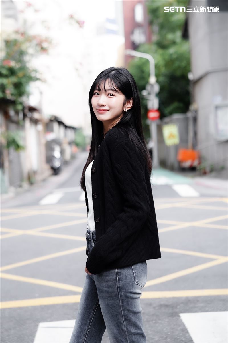 新生代演員許紫柔接受《三立新聞網》專訪。（圖／記者趙于瑩攝影）