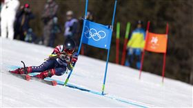 走過低谷再攀高峰，美名將席佛林睽違8年冬奧摘金。（圖／翻攝自X平台 @MikaelaShiffrin）