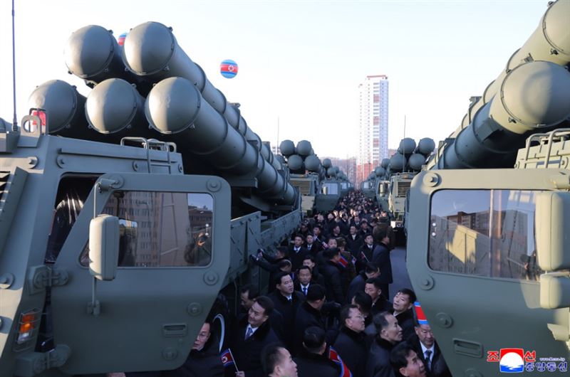 這批發射車是用於支援新一批600毫米多管火箭系統。（圖／翻攝自朝中社）