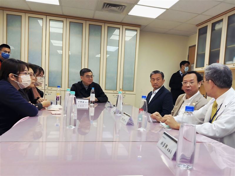 陳光復家屬透過臉書對外報平安，特別感謝卓榮泰行政院長代表賴清德總統專程來醫院探視。（圖／翻攝自陳光復臉書）