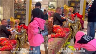 吊車大王千鈔狂發！外甥女下跪甜喊：皇上