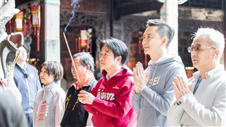 總統新竹北埔發福袋！民眾擠爆老街迎接