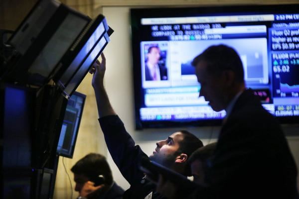 瑞銀指出，高負債的私募股權持有企業（LBO）將是AI浪潮下的金融地雷。（圖／翻攝自X平台 @AlertTrade）