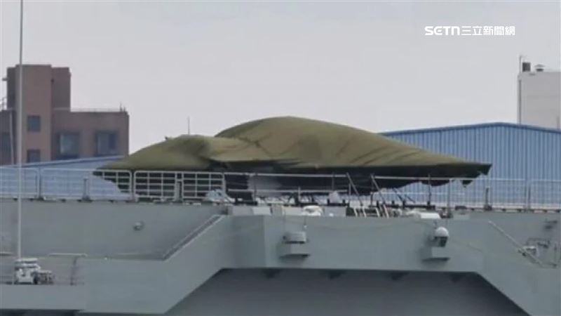 中國近期曝光一張照片，疑似是攻擊-21隱身無人機，讓中國媒體高喊將邁入「無人機航母」時代