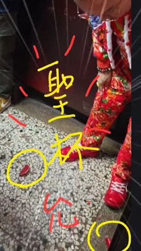 吊車大王去紫南宮一次就聖筊。(圖/翻攝啟德機械起重工程-股公司臉書)