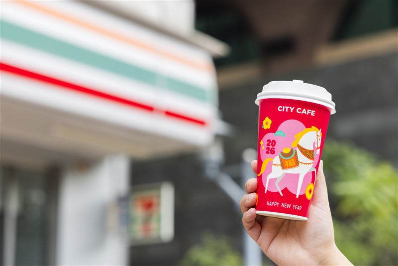 7-ELEVEN特大濃萃美式買2送2。(圖／7-ELEVEN提供）