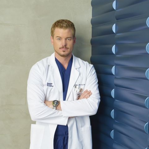 好萊塢男星艾瑞克丹恩（Eric Dane）在知名美劇《實習醫生》（Grey's Anatomy）中飾演整形外科醫師馬克斯隆（Dr. Mark Sloan），帥氣形象深植人心。（圖／翻攝自Grey's Anatomy官網）