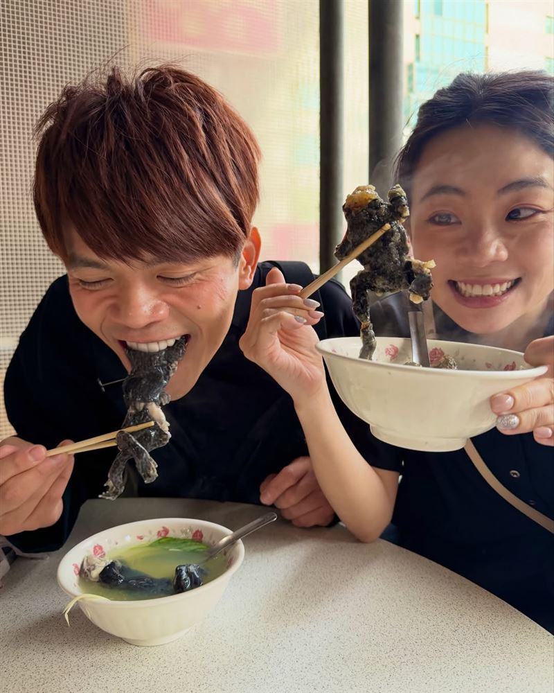 蔡阿嘎大讚青蛙湯是北港必吃名物。（圖／翻攝自蔡阿嘎IG）