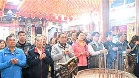 侯友宜前往土城五穀先帝廟參拜祈福。（圖／新北市政府提供） 