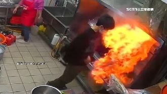 悚！薑母鴨開鍋閃燃　 業者頭陷火中燙傷