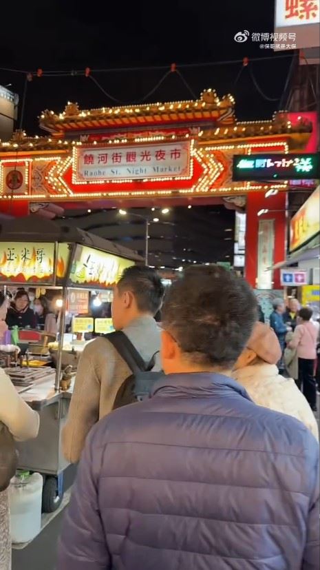 汪小菲來台逛饒河夜市。（圖／翻攝自微博）