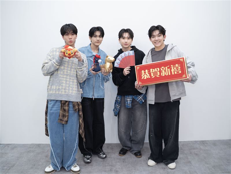 「AcQUA源少年」李秉諭(左起)、盧佾暘、黃莑茗、林毓家分享過年行程。(圖/Hit Fm聯播網提供)