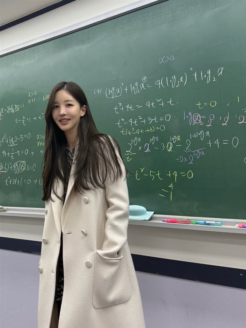 李亞英是知名數學講師。（圖／翻攝自IG@a_bbey.l）