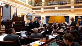 猶他州參議會通過友台決議美國猶他州參議會19日通過友台決議，出席議員一致通過，支持台灣參與國際組織。（猶他州參議會提供）中央社記者張欣瑜舊金山傳真　115年2月20日