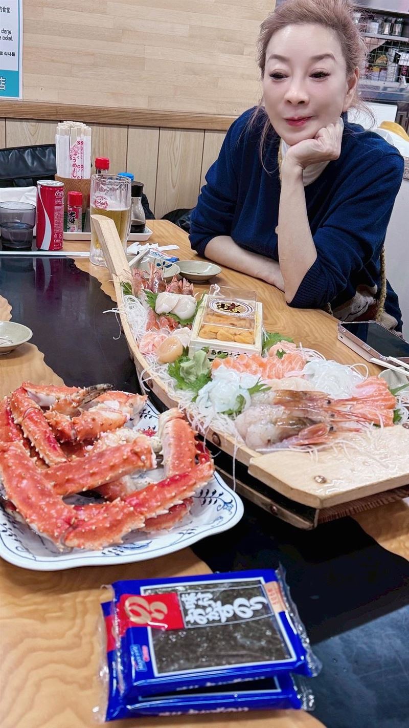 楊繡惠曬出沖繩菜色。（圖／翻攝自楊繡惠臉書）