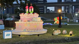 三鶯線將通車　超大捷運蛋糕現身新北燈會