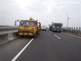 西濱救援男遭撞飛頭裂15公分　肇逃男自首（圖／翻攝畫面）