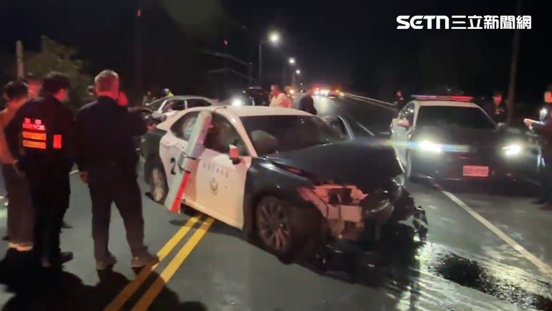 台東發生「警車遭劫」事件，酒醉的葉男開走警車又釀車禍，造成3人傷送醫。（圖／翻攝畫面）