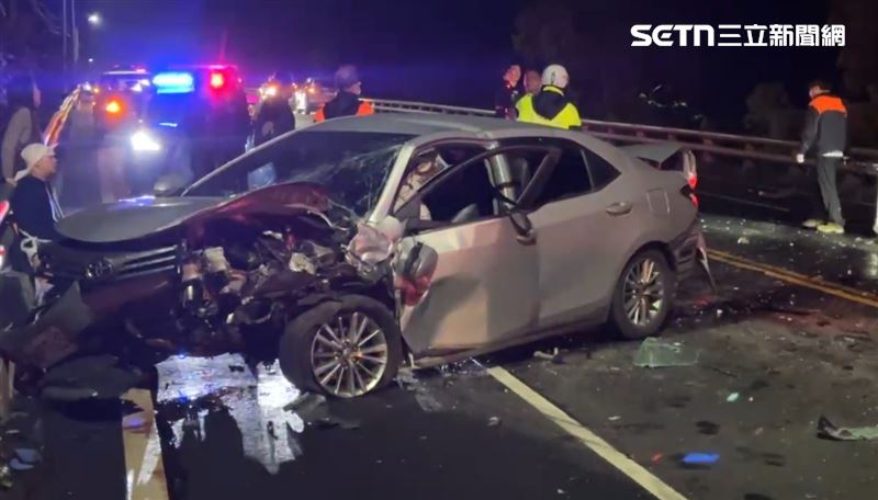 台東發生「警車遭劫」事件，酒醉的葉男開走警車又釀車禍，造成3人傷送醫。（圖／翻攝畫面）