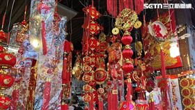 龍年，過年，新年，除夕，初一，走春，花燈，貼春聯，迪化街。（圖／資料照）