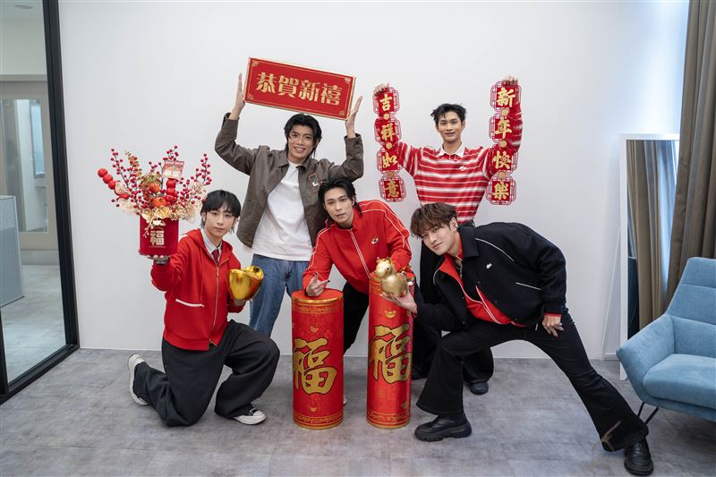 FEniX曹家齊（左起）、陳峻廷、MAX、夏浦洋、李承隆。（圖／Hit Fm聯播網提供）