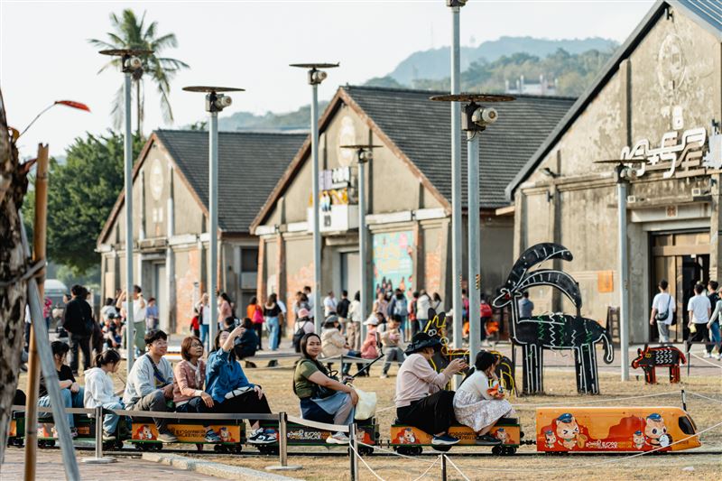高雄「駁二藝術特區」奪下觀光景點遊客排行冠軍。（圖／翻攝自駁二藝術特區官方臉書）