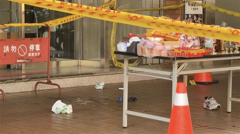 大年初五台北市大安區發生槍響，現場一醫美診所正在進行新春開工團拜。（圖／翻攝畫面）