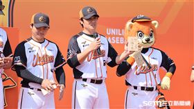 2026統一獅開訓典禮，內野手陳鏞基分享今年球季目標。（圖／記者劉彥池攝影）