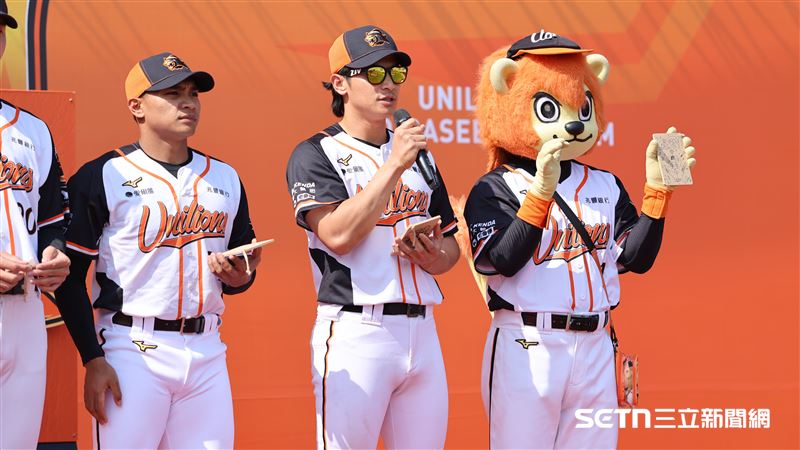 統一7-ELEVEN獅隊長陳傑憲因手指骨裂,沒列入開季一軍名單。(圖/記者劉彥池攝影)