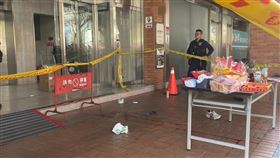 ▲正在新春開工團拜的醫美診所董事長遭槍擊送醫，轄區大安分局掌握1名嫌犯特徵，全力緝捕中。（圖／翻攝畫面）